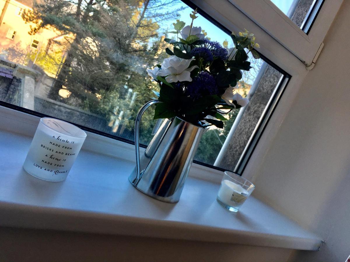 Cosy 2 Bedroom Central - Free Parking, Free Wifi * Aberdeen